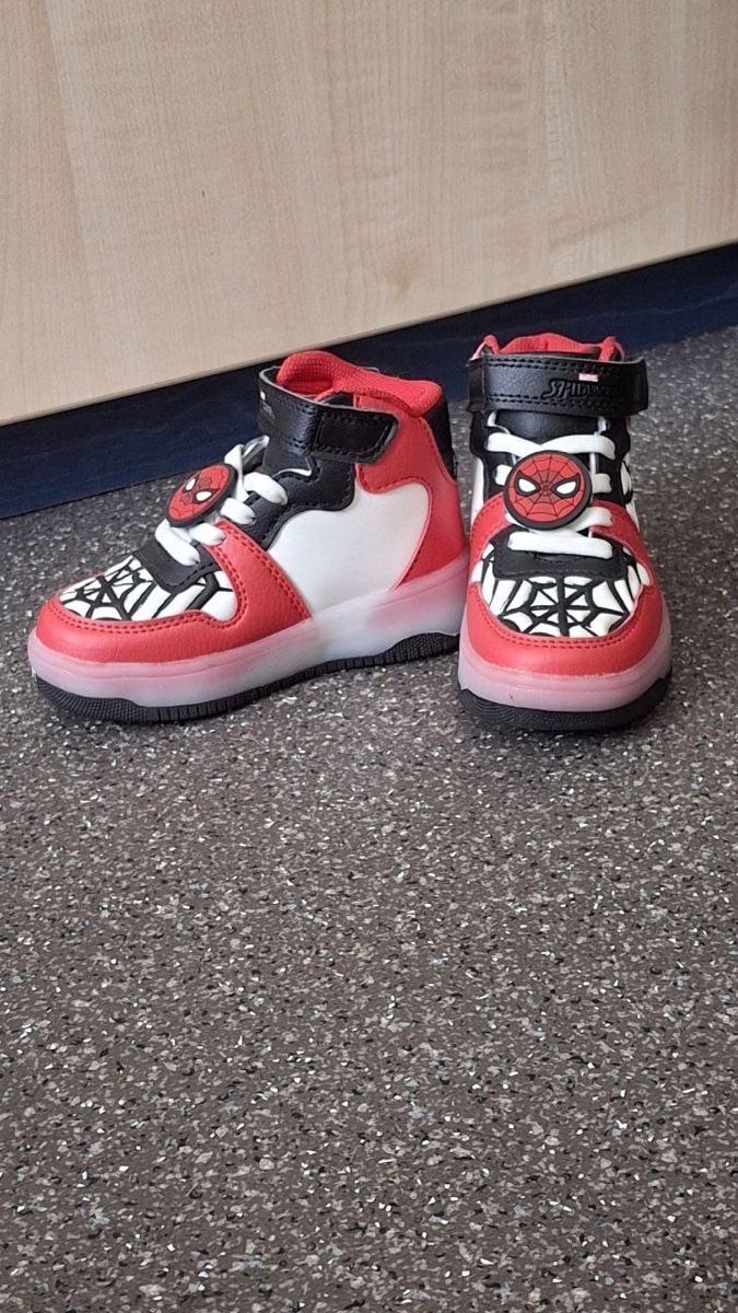 Scarpe per ragazzi: Kinder Turnschuhe Spiderman Grösse 28 neu – Usato da Zürich venduto da naz_h8jw 1