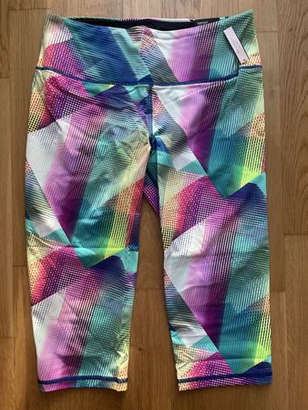 Victoria’s Secret Sports Capri Leggings L NEW
