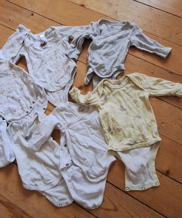 Diverse Langarm Bodies Gr. 50/56