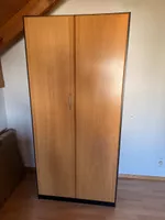 Holzschrank zu verkaufen