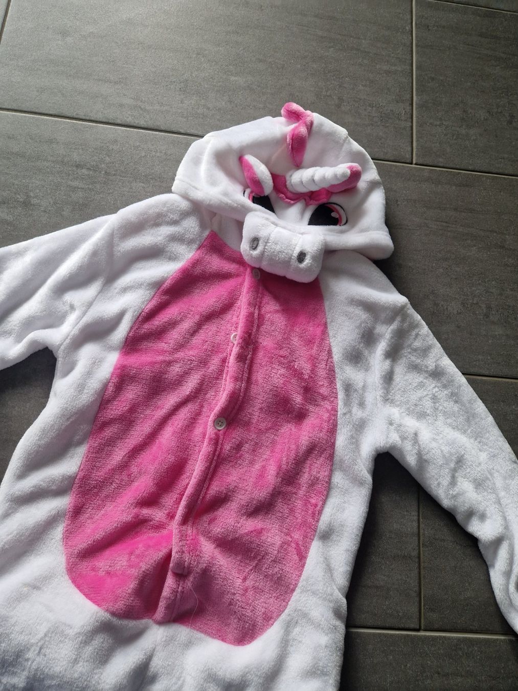 Costumi: Plüsch Fasnachtskostüm Einhorn gr. 128-130 – Usato da Mezzovico venduto da maemy 1