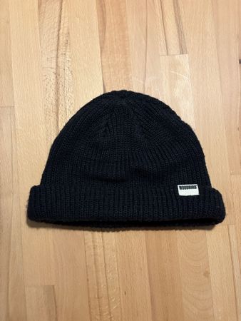 Schwarze WOODDAY Beanie – klassisch, warm & stylisch