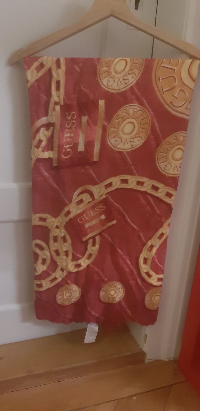 Guess Foulards, Tücher & Schals: GUESS Scarf NEU! – Neu und originalverpackt aus Zürich von Venecia25