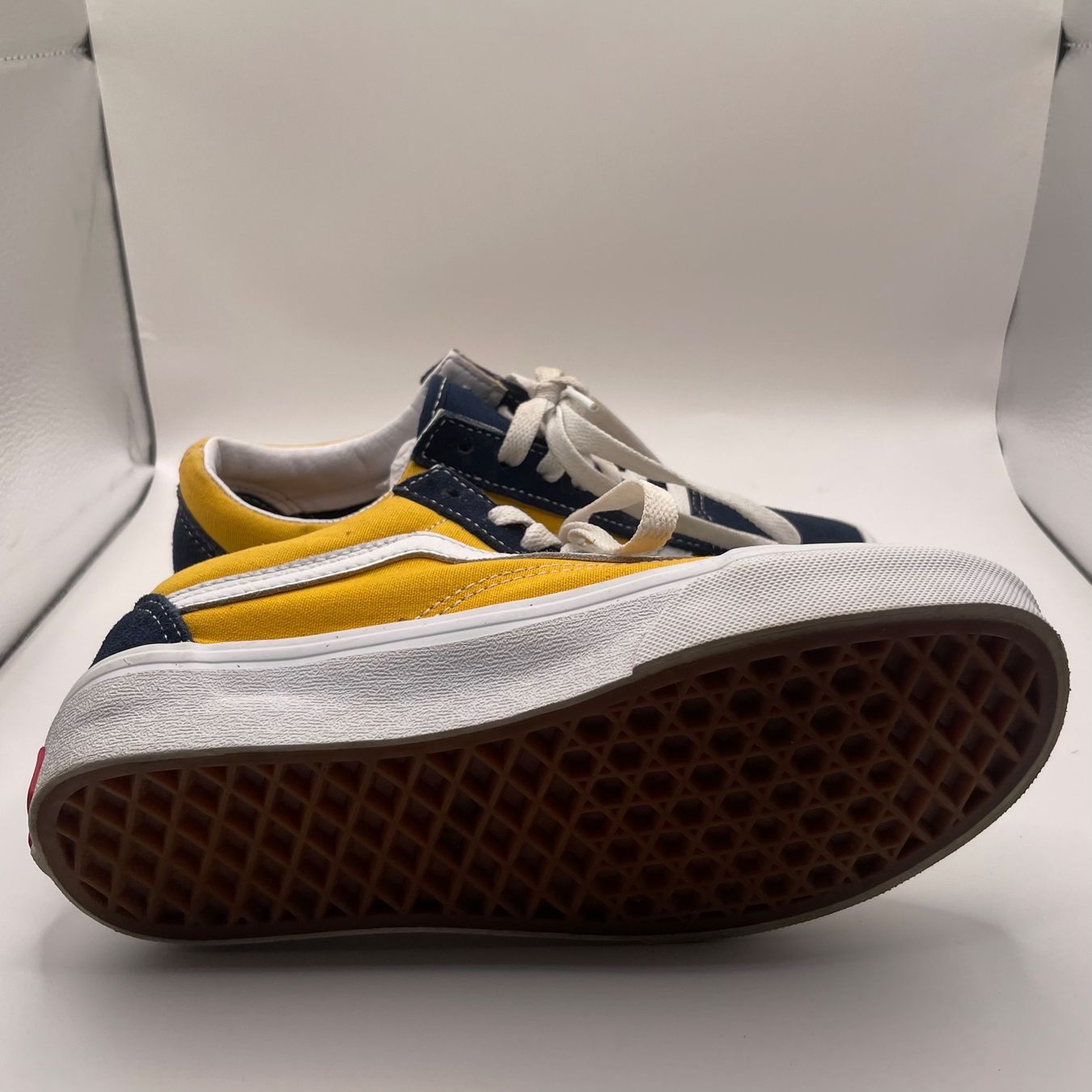 Vans Scarpe da donna: Vans Old Skool Sneakers – Usato da Bubikon venduto da SwissSecondLife 1