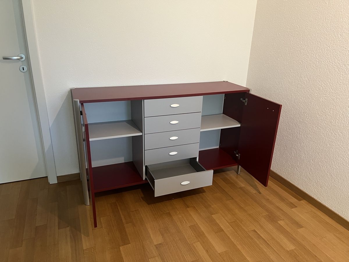 Cassettiere: Sideboard in knalligem rot silber – Usato da Hettlingen venduto da Kaeptnpum 1