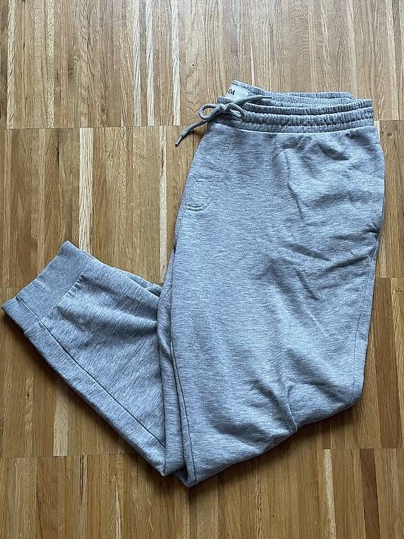 Hosen: C&A Jogginghose Grau – Gebraucht aus Dübendorf von LeonhardsRicardo