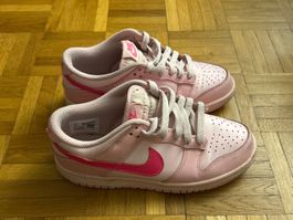 Baskets Nike Dunk Low rose t. 36,5