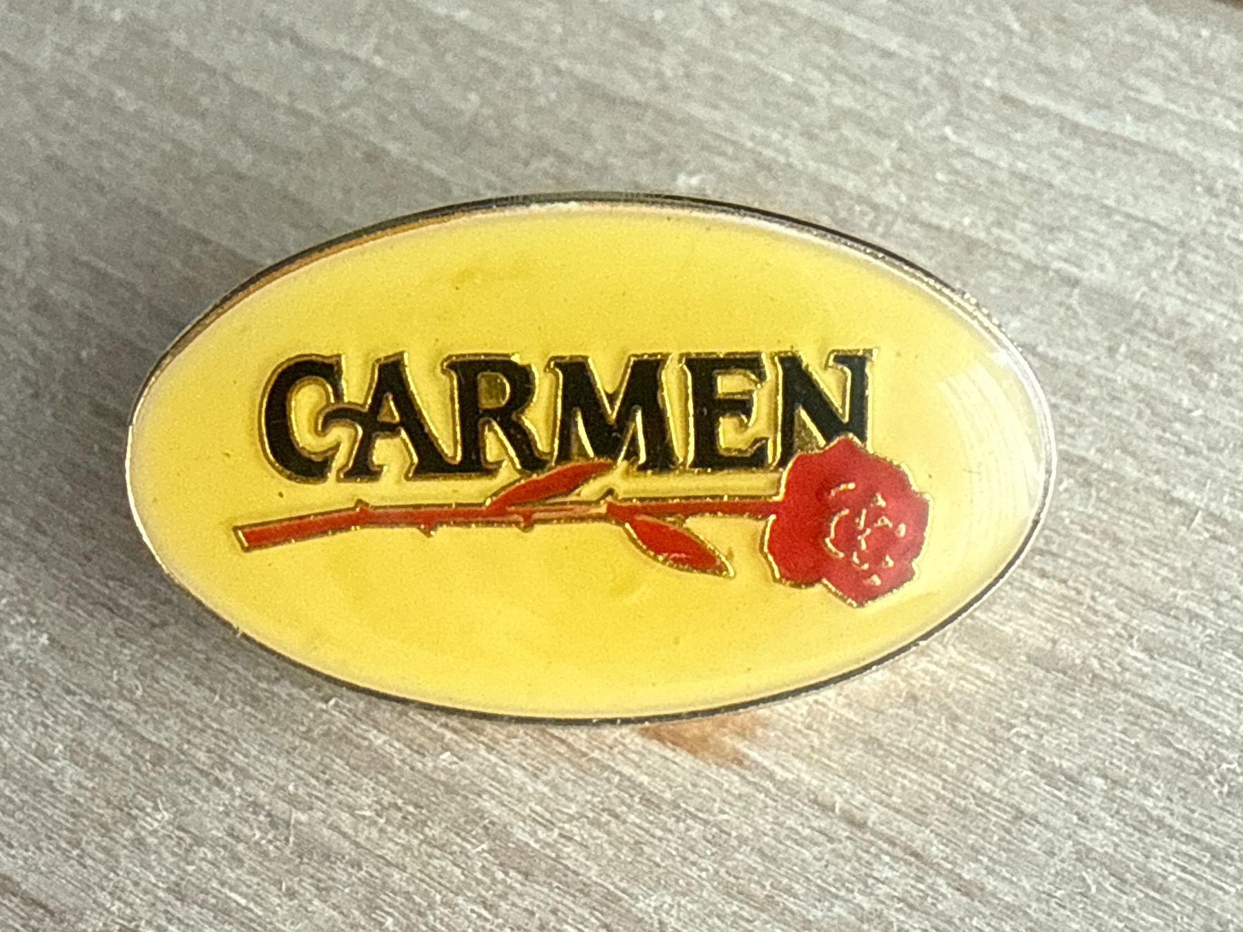 Placchette & Badge: Pin Carmen – Usato da Glattbrugg venduto da Schweigmatt