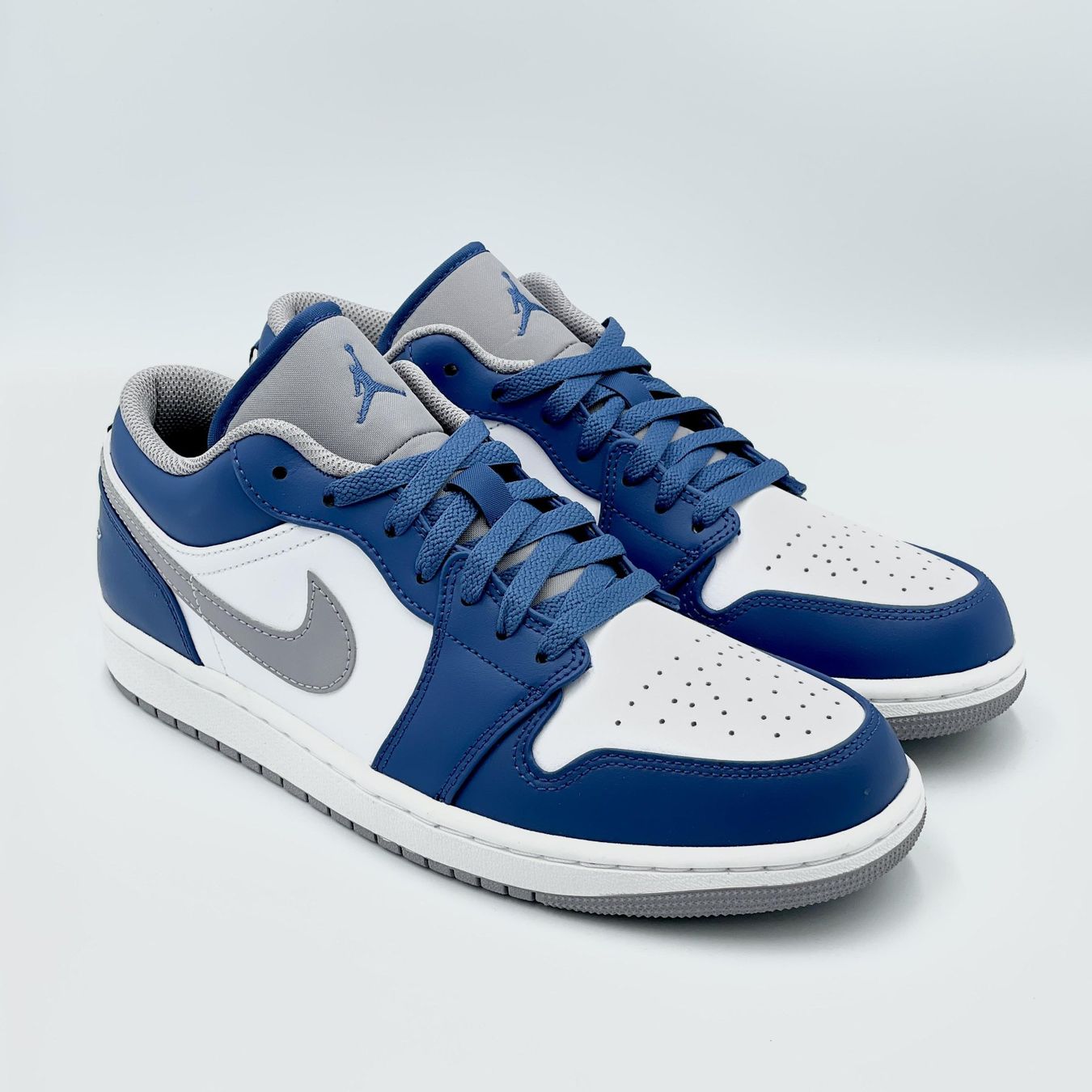 Jordan Herrenschuhe: Nike Air Jordan 1 Low True Blue Grey EU 36.5 – Neu und originalverpackt aus Erlinsbach von sasneakers