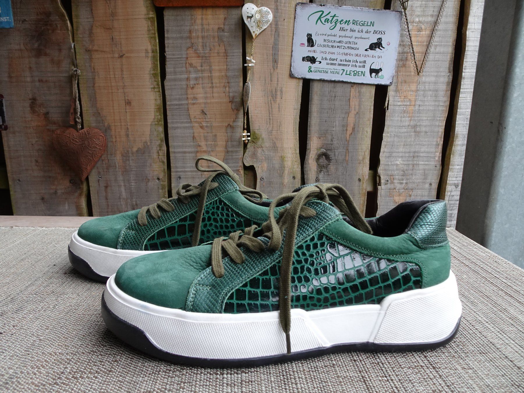 Emma Hope Damenschuhe: Neuwertige EMMA Spanien Sneaker Gr. 40 - 425189 – Gebraucht aus Küssnacht am Rigi von Schuhe-Secondhand