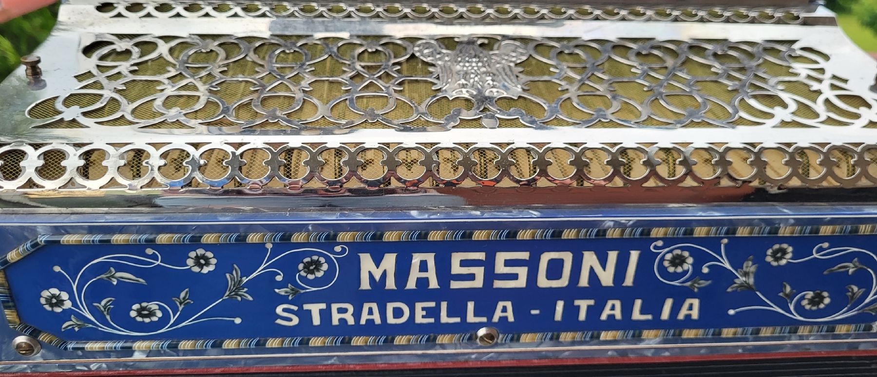 Strumenti musicali: Accordéon Massoni stradella 4 voix – Usato da Penthalaz venduto da EvandroLuz 4