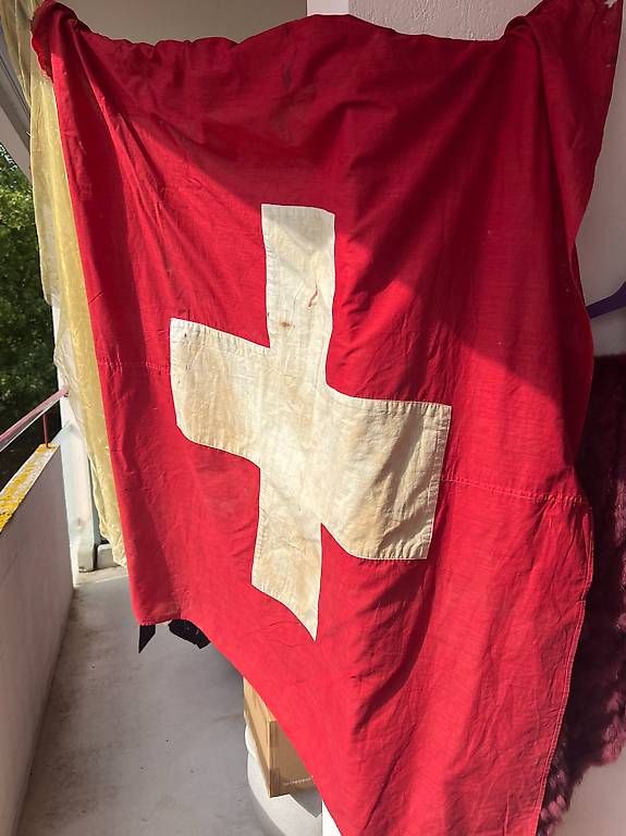 Fahnen: Très ancien drapeau suisse – Gebraucht aus Neuchâtel von alexandrigor 1