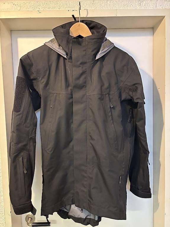 Vestes: UF PRO Monsoon XT Gen.2 Tactical Rain Jacket  Gr. M – D'occasion à Stetten SH par Flo---