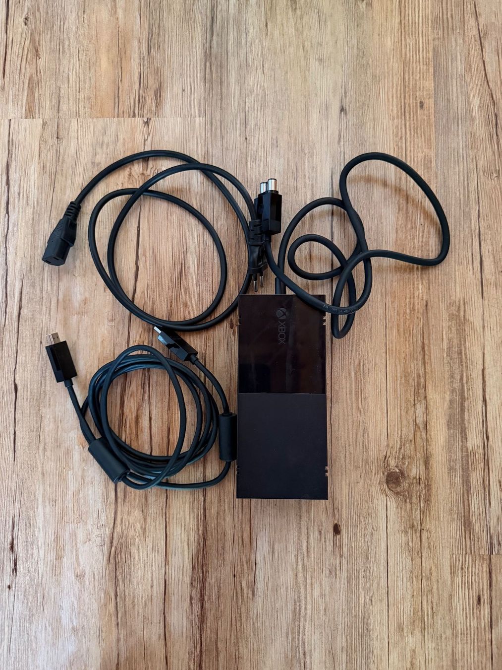Microsoft Konsolen: Xbox one - mit 2 Controller und 6 (9) Games – Gebraucht aus Wernetshausen von BASI91 6