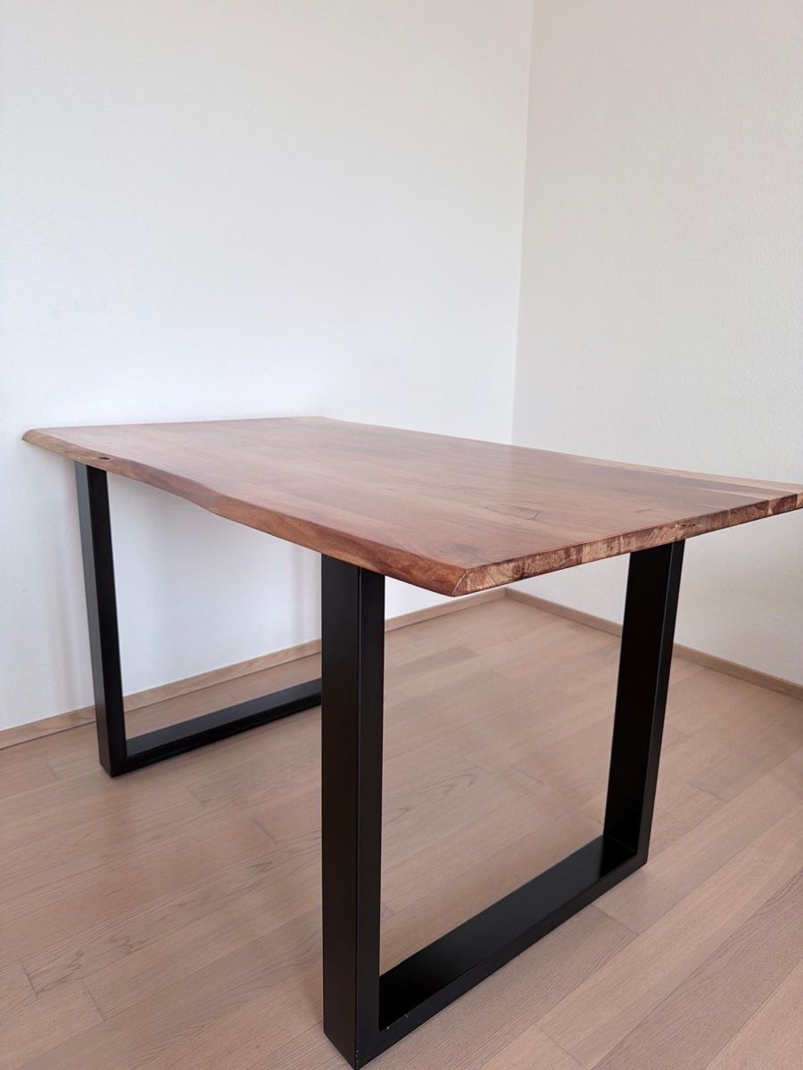 Tavoli: Solid Wood Dining Table with Metal Legs, Modern Style – Usato da Zürich venduto da Kenji_Midori 1