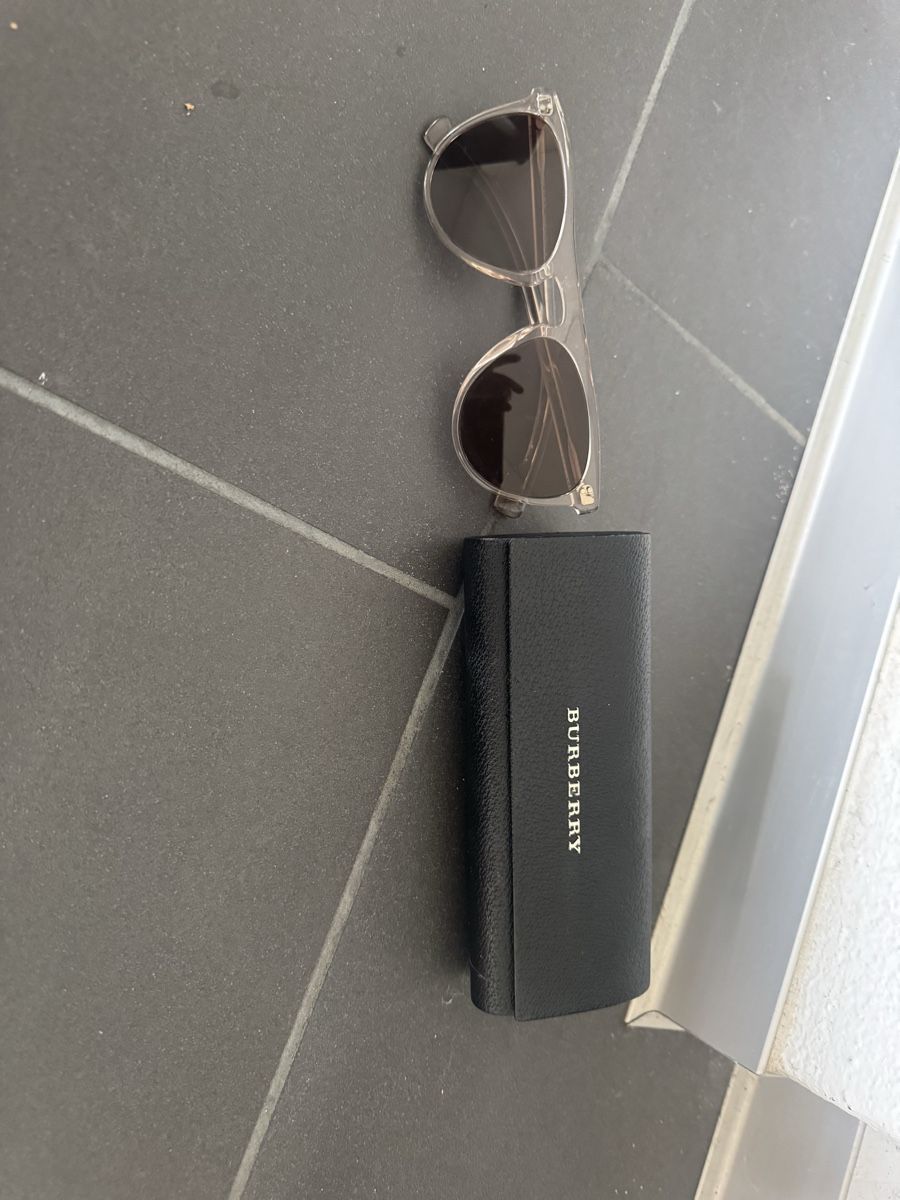 Burberry Brillen & Gläser: Burberry Sonnenbrille – Gebraucht aus Mörigen von Purobeach 2