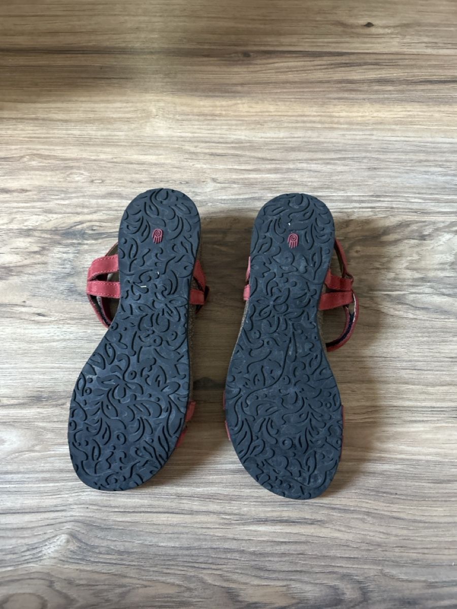 Teva Damenschuhe: Teva Sandalen Gr. 38, Leder, bordeauxrot – Gebraucht aus Aarwangen von Scherbenhaufen 1