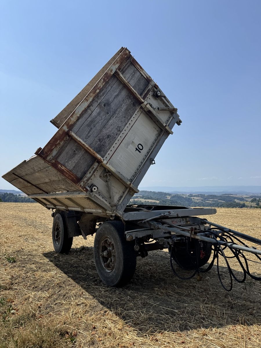 Camions-bennes: LKW Anhänger 3-Seitenkipper – D'occasion à Oberbalm par Cle12 8
