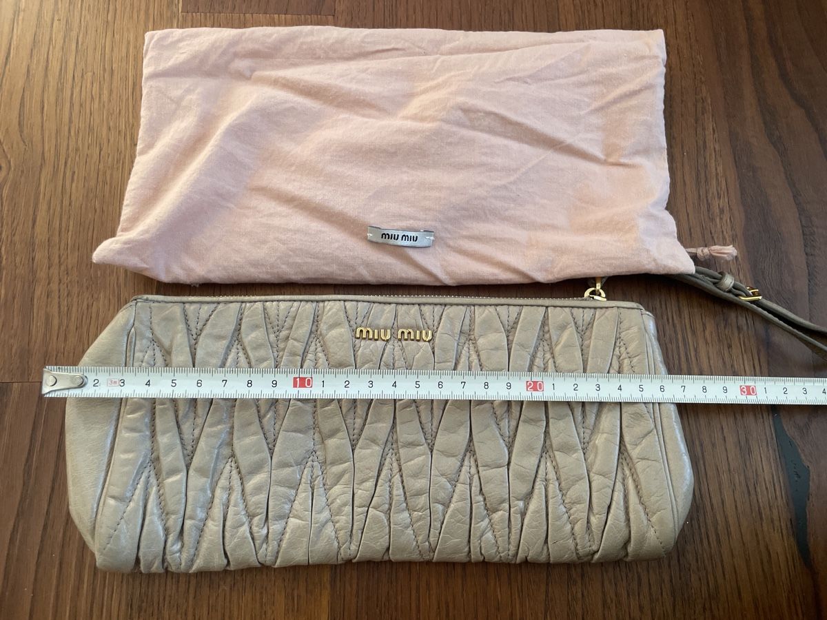Miu Miu Borse da donna: Miu Miu Clutch Beige Leder – Nuovo (secondo la descrizione) da Niederglatt ZH venduto da ctulimp 4