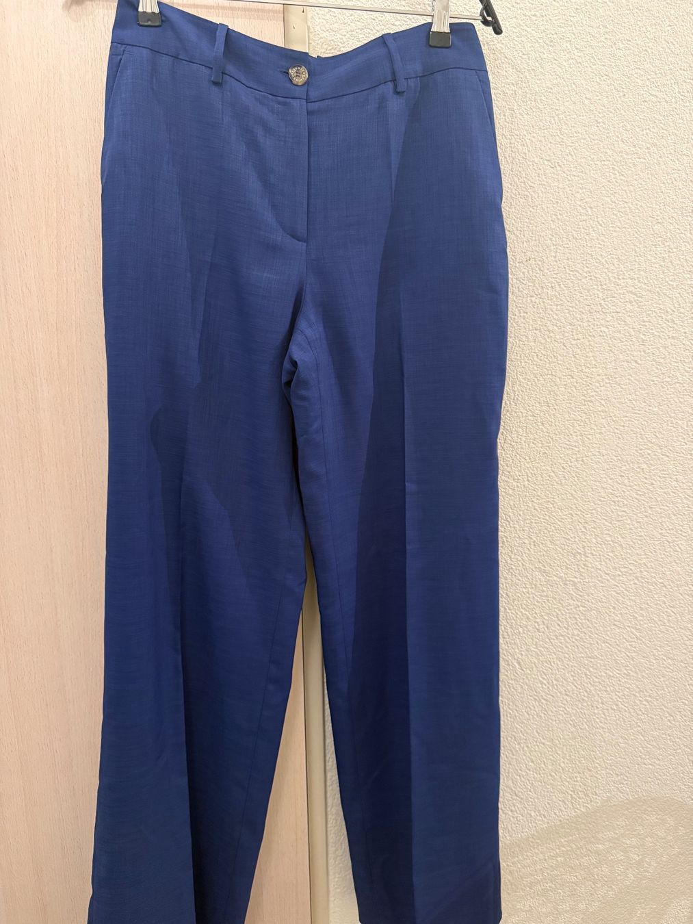 Pantalons: ADOLFO DOMINGUEZ DAMENHOSE – D'occasion à Zürich par flo_7cvq
