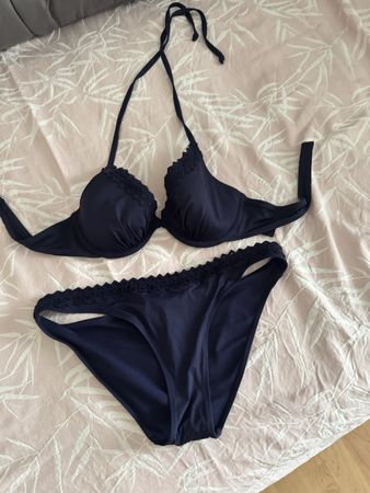 Bikini H&M bleu marine, taille 40/80B, neuf.