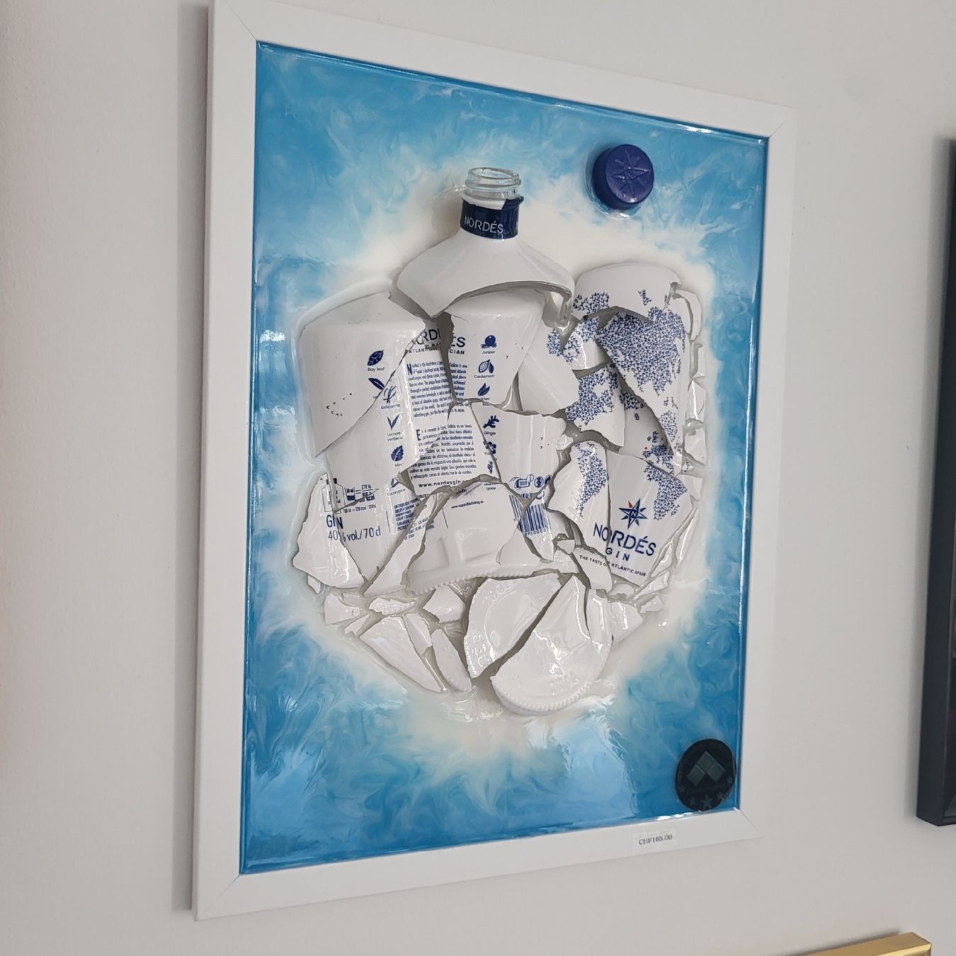Tableaux: Nordés Gin Flasche Kunstwerk Assemblage gerahmt Unikat – Neuf avec emballage d'origine à Basel par cer_ht9c 2