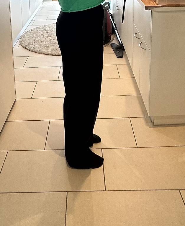 Pantaloni: Schwarze Anzugshose, Grösse 34  – Usato da Kehrsatz venduto da aik_w2jm 1