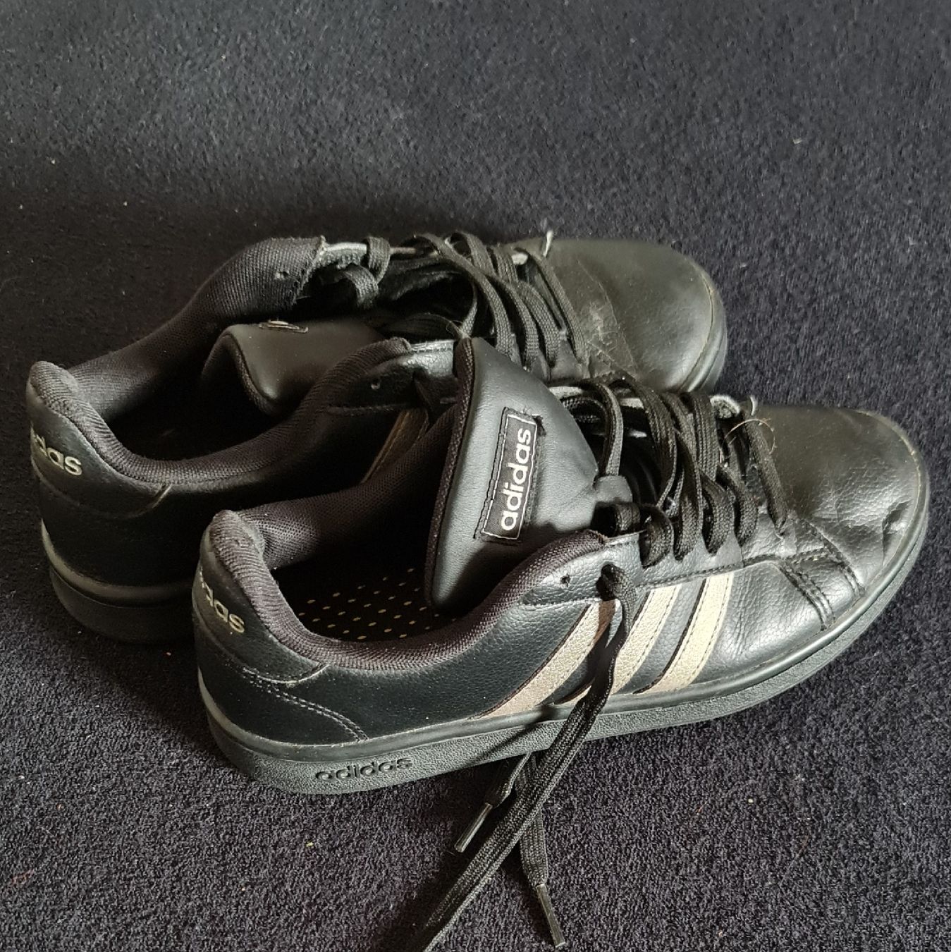Adidas Scarpe da uomo: Adidas Sneaker schwarz Grösse 38.5 – Usato da Lengnau BE venduto da Spahrtakus 1