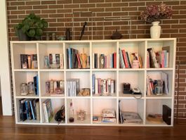 Modernes Raumteiler-Regal / Bücherregal Weiss (225x121x32)