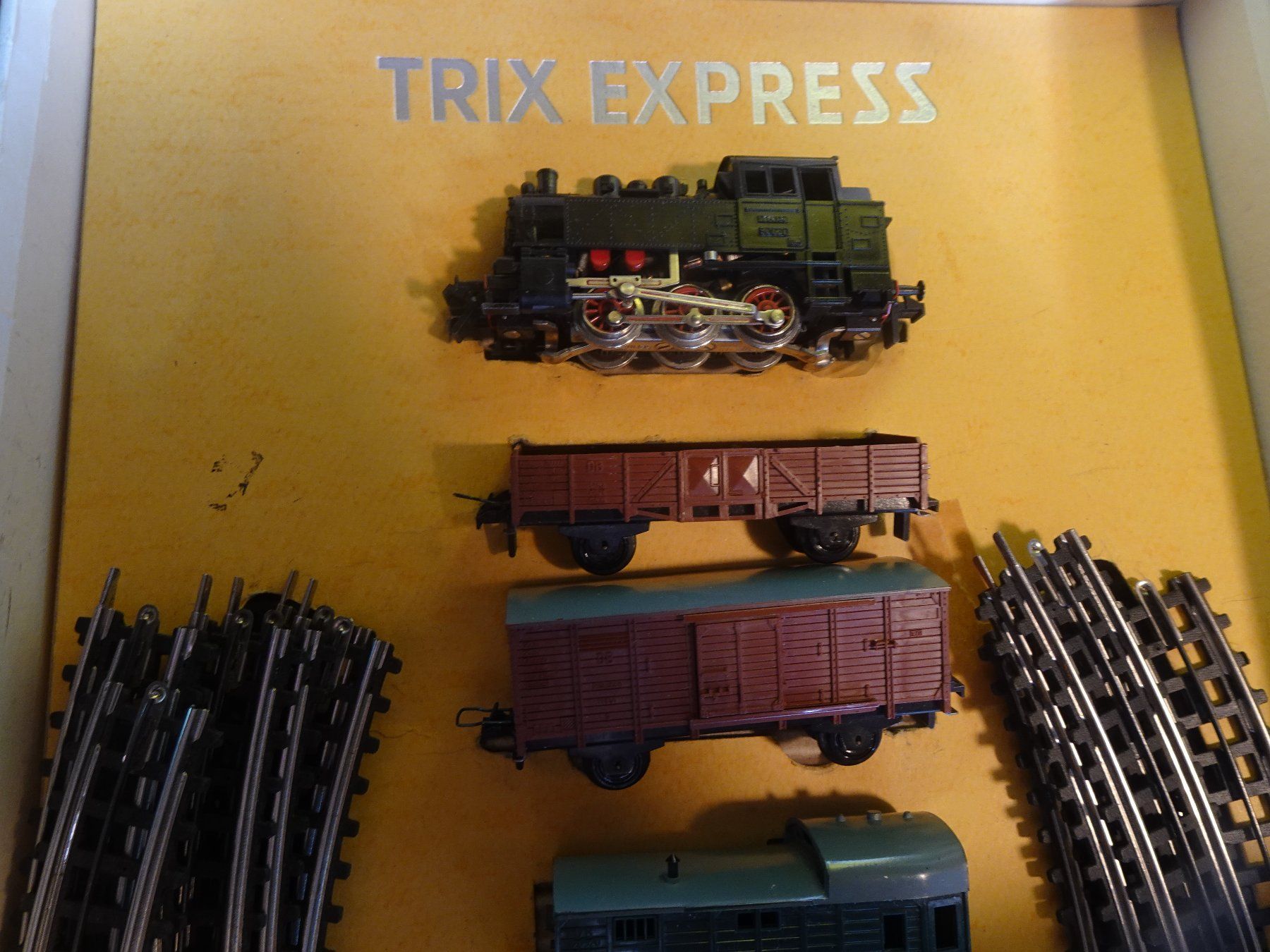 Trix Modelleisenbahnen: Trix Express 513 Set mit Trafo H0 GL/int 49 – Gebraucht aus Winterthur von  6