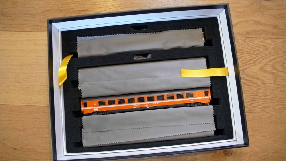LS Models Modelleisenbahnen: L.S. Models 2103 - 8-tlg. EC96 Iris - Chur-Brüssel - NEU/OVP – Neu und originalverpackt aus Aarau von Uilleannpiper 3
