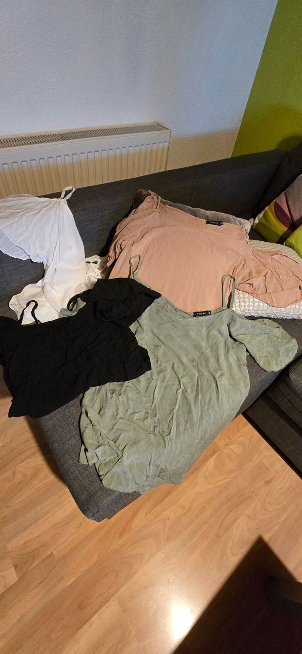 Top: Träger-Shirts – Usato da Oberbuchsiten venduto da kar_w9p9 2