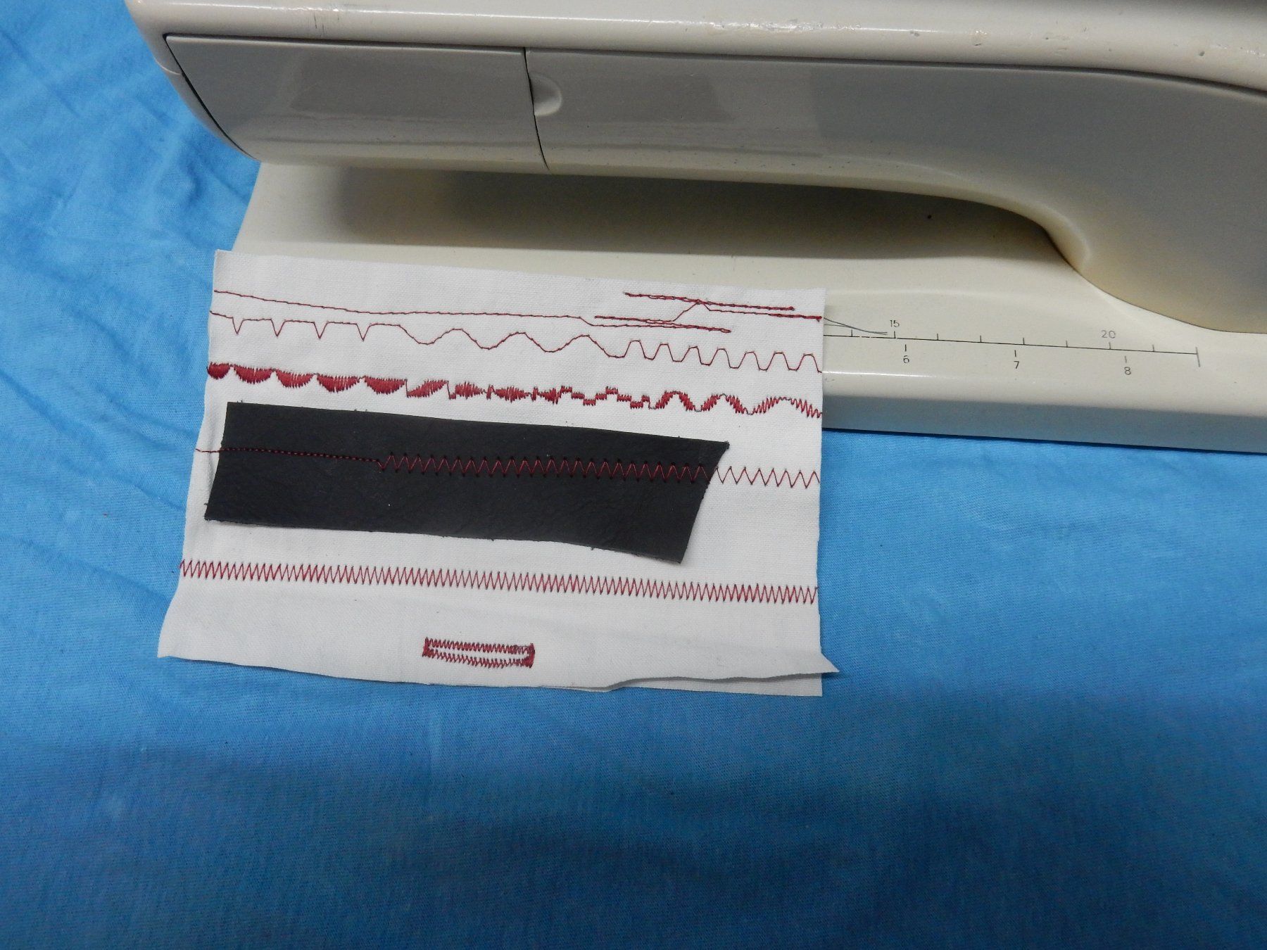 Bernina Machines à coudre: Bernina 830 Revidiert       26054 – D'occasion à Watt par Mariposa49 5
