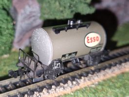 Minitrix electric Spur N Tankwagen 2 achsig "Esso" - antik