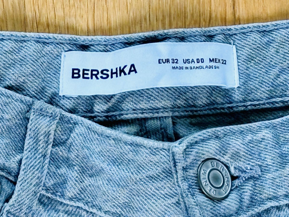 Bershka Jeans: Bershka Jeans Hellgrau, Gr. 32 – Nuovo (secondo la descrizione) da Fehraltorf venduto da nolram75 4