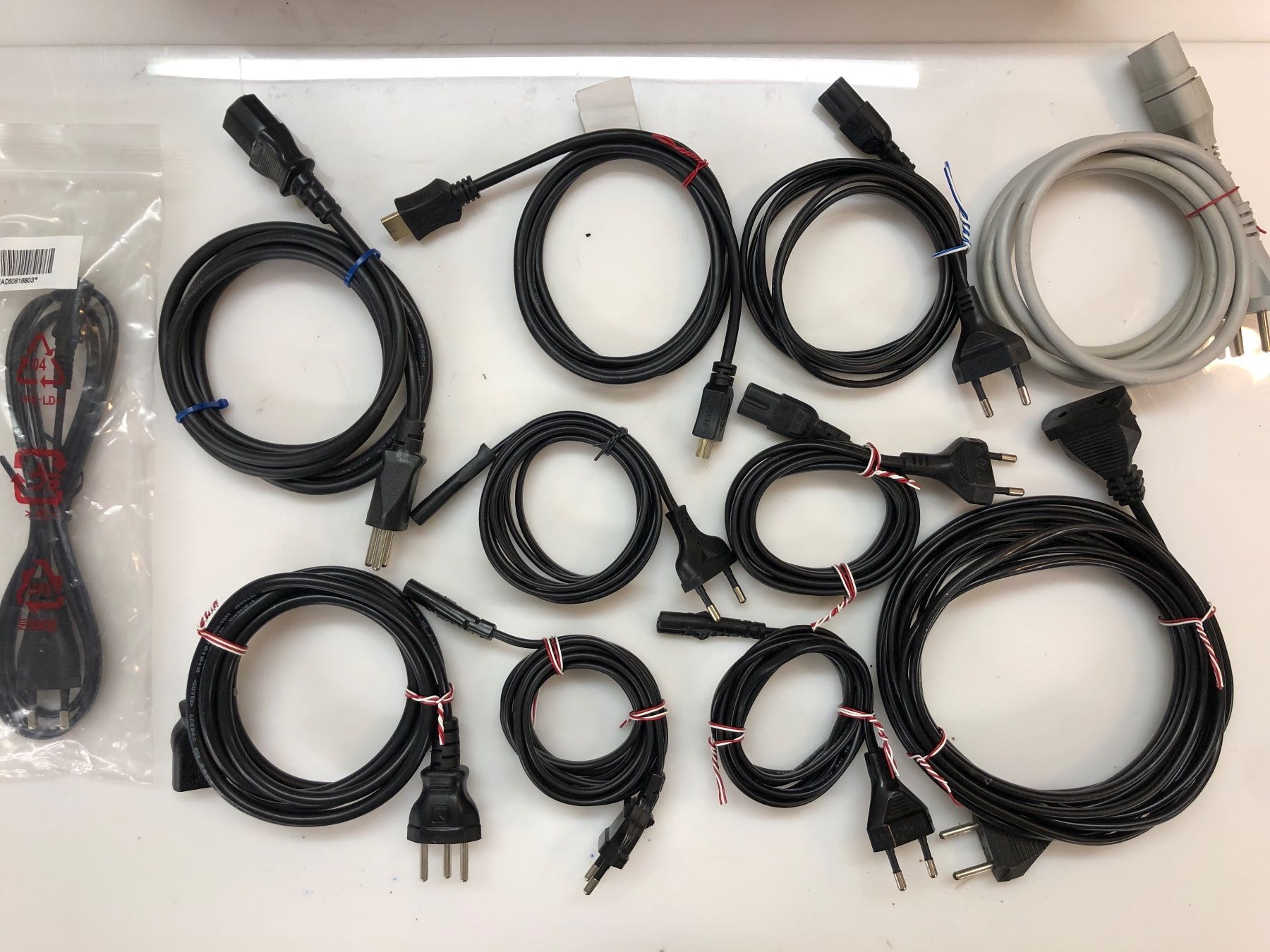 Cavi: Euro-Netzkabel, Apparatekabel, Netzanschlusskabel – Usato da Neerach venduto da Arbimus 1