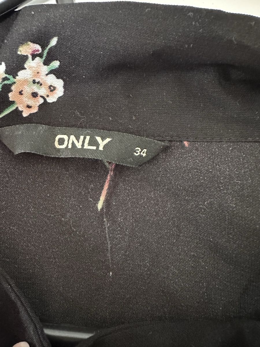 Only Camicette: Schwarze Bluse mit Blumenmuster, Grösse 34, Only, Top! – Usato da St. Gallen venduto da Nood 1