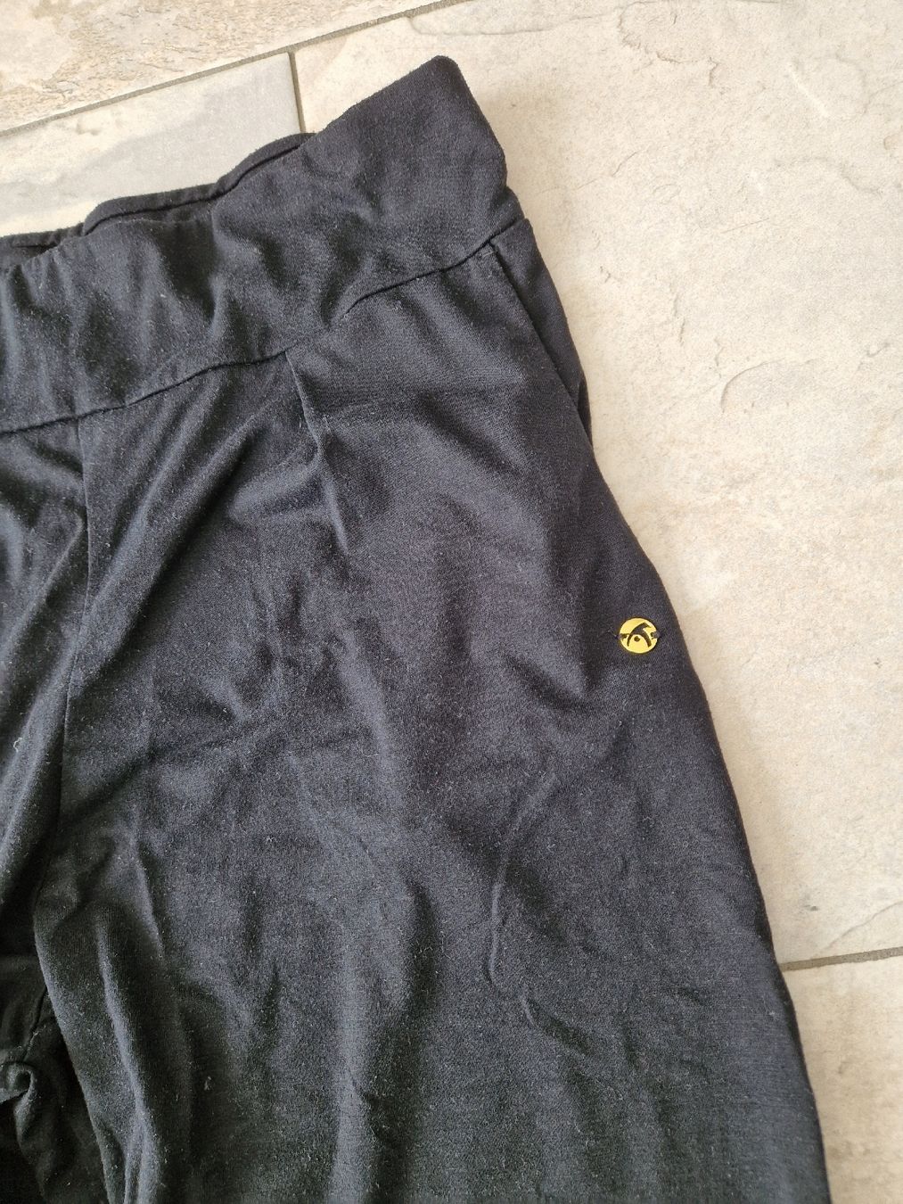 Tchibo Pantalons: Schwarze Tchibo Active Essentials Hose, Grösse M – D'occasion à Niederrohrdorf par Miripfiri 2