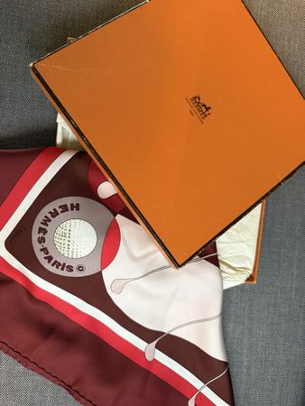 Foulard Hermès en soie "Golf Swing" édition limitée, parfait