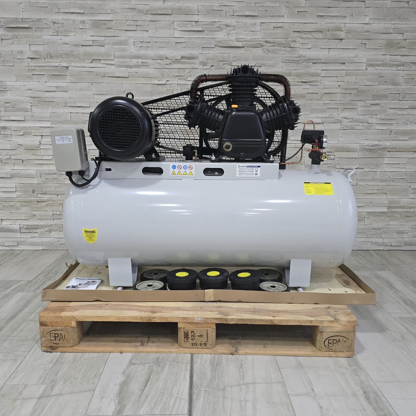 Kompressoren: Druckluft Kompressor 200 Liter - 7.500W Druckluftkompressor – Neu (gemäss Beschreibung) aus Baar von Werkzeugzentrum 1