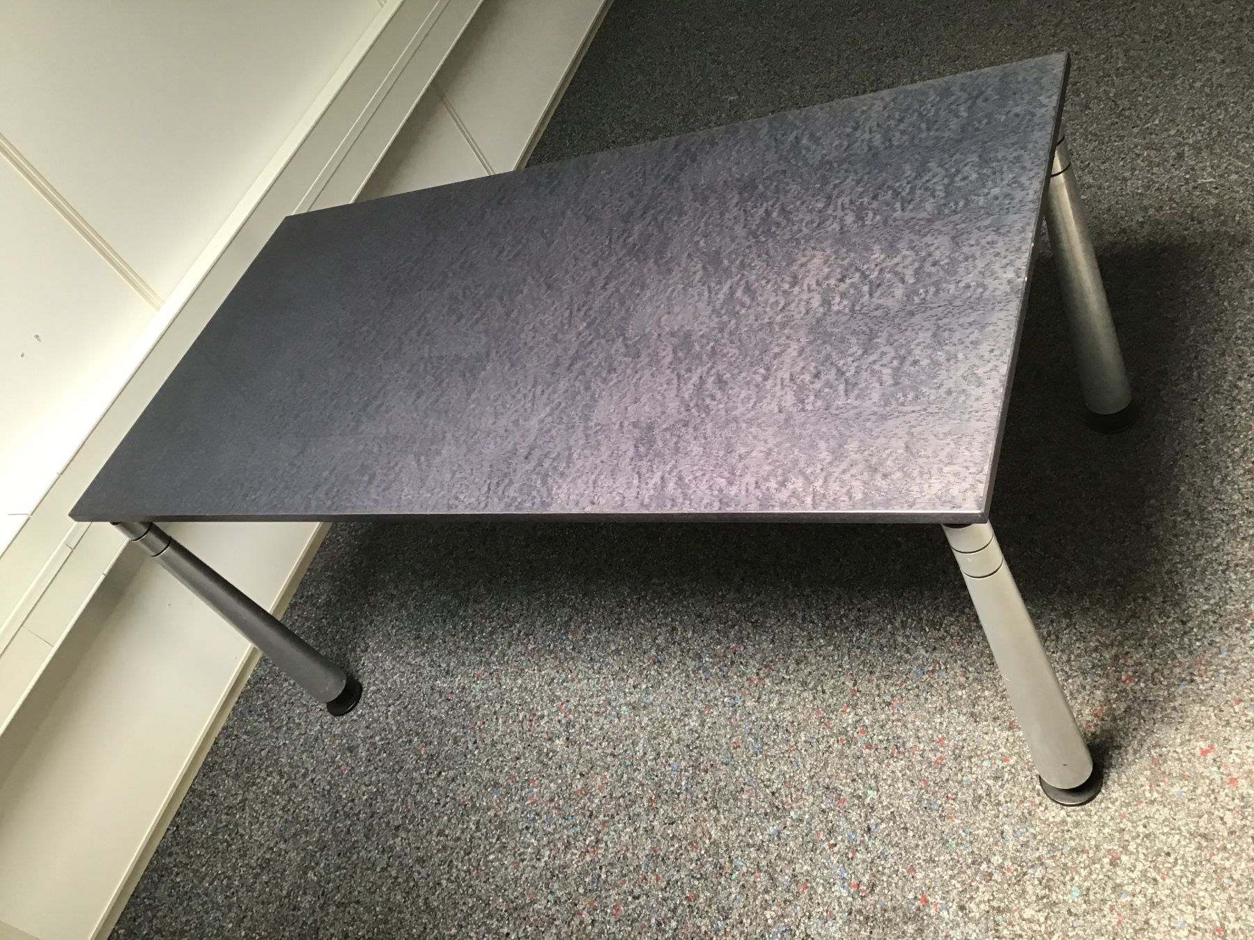 Tavoli: Tisch Steinoptik Metallbeine 80cm x 160cm – Usato da Hünenberg venduto da Electron0