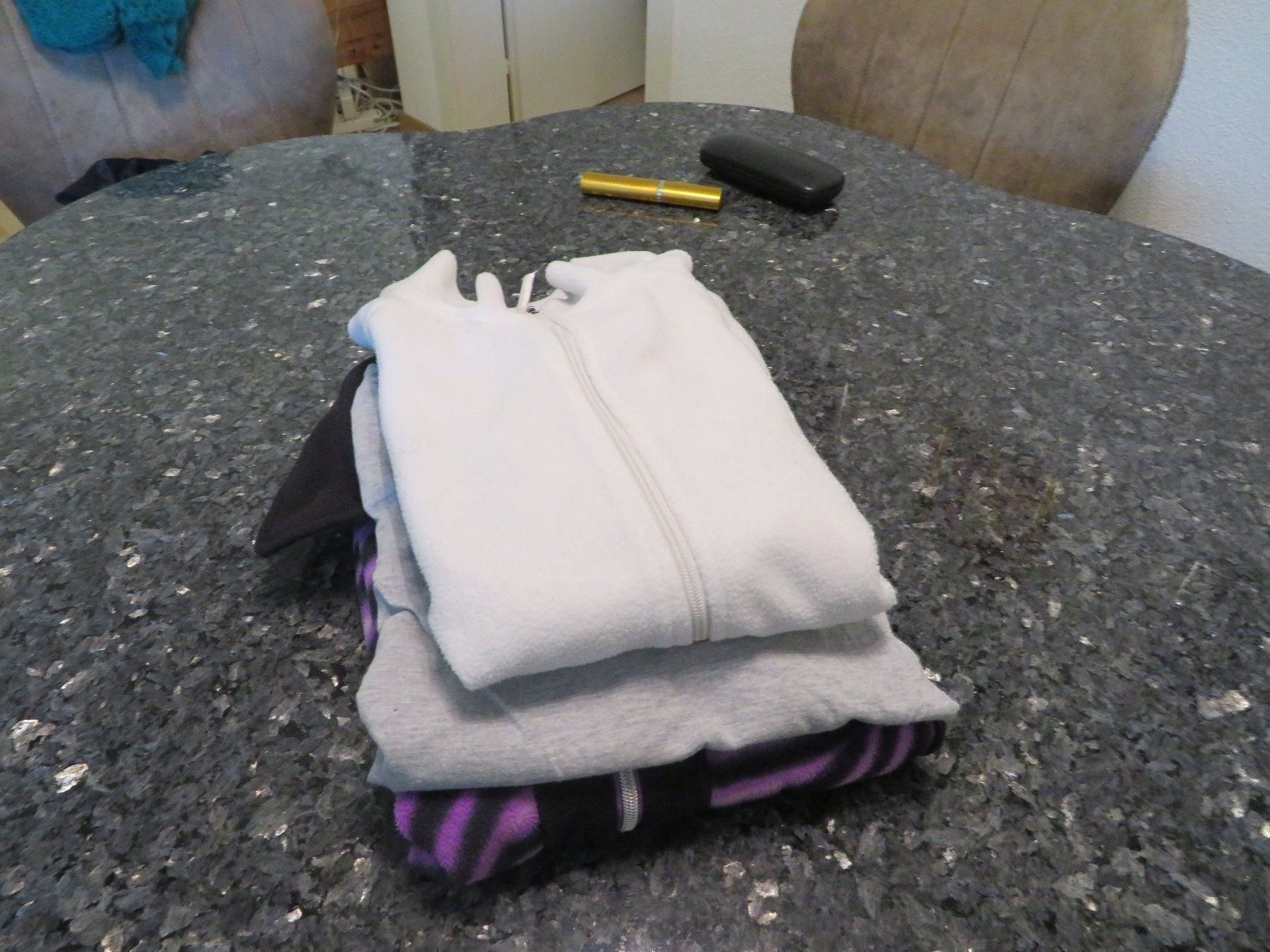 Lotti di vestiti: Hosen   Weste  T-Shirt  Jacken – Usato da Rüfenacht BE venduto da tial70 3