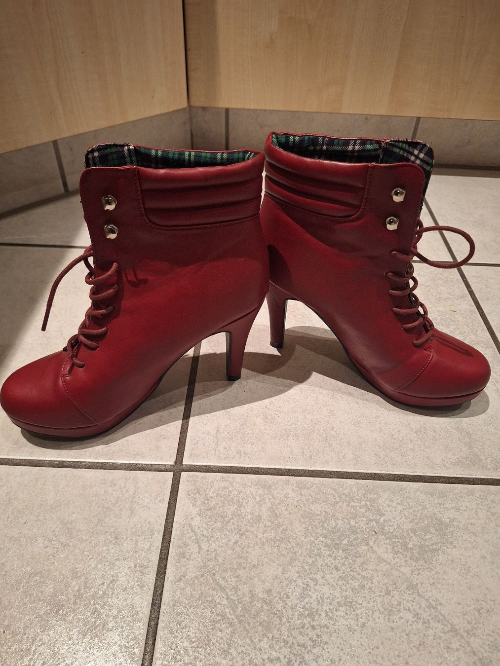 Scarpe da donna: Rote Stiefeletten Gr. 38 – Usato da Aarau venduto da Chillkrot