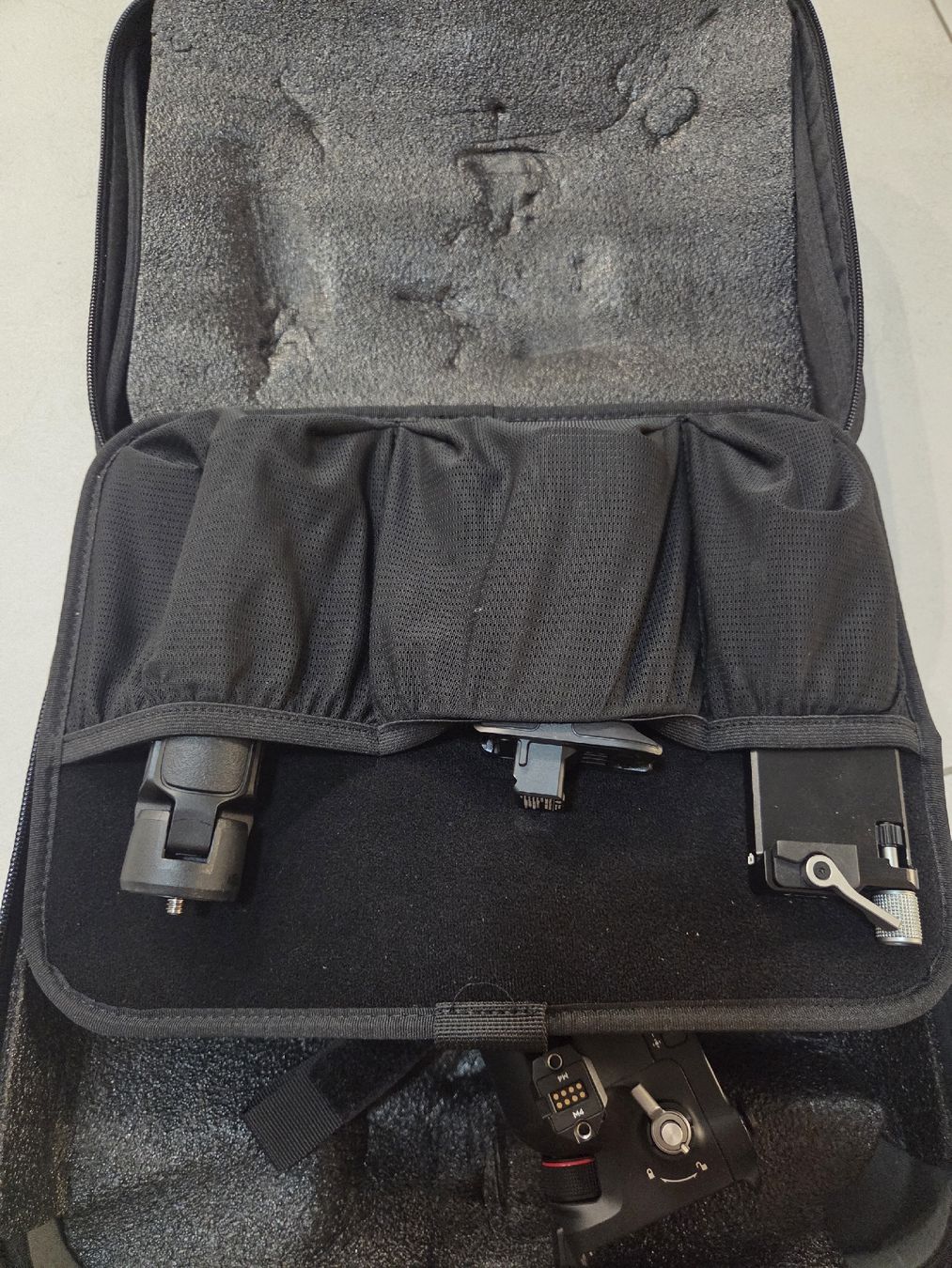 DJI Altri Accessori: DJI RS4 Combo comme neuf – Nuovo (secondo la descrizione) da Orbe venduto da LaGrange 2
