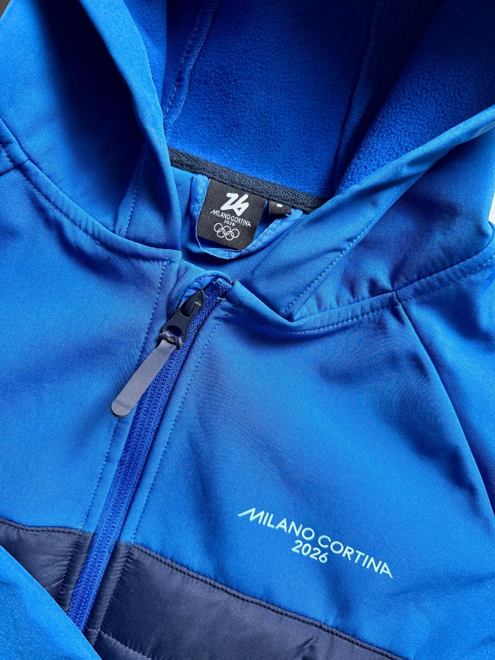Giacche: Milano Cortina 2026 Olympia Essentials Softshell-Jacke – Usato da Paradiso venduto da pietk_6900 1
