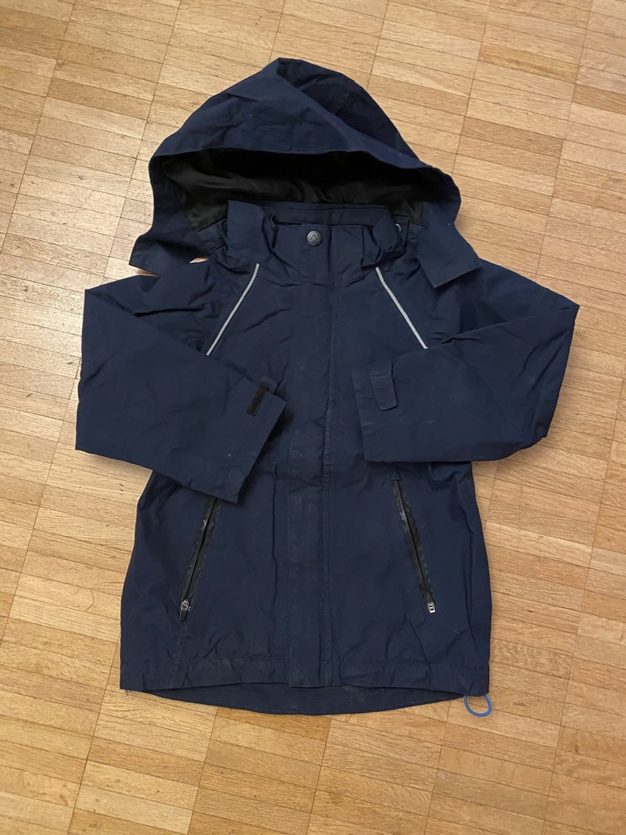 H&M Jacken & Mäntel: Regenjacke H&M Grösse 116 – Gebraucht aus Zürich von sar_7s87