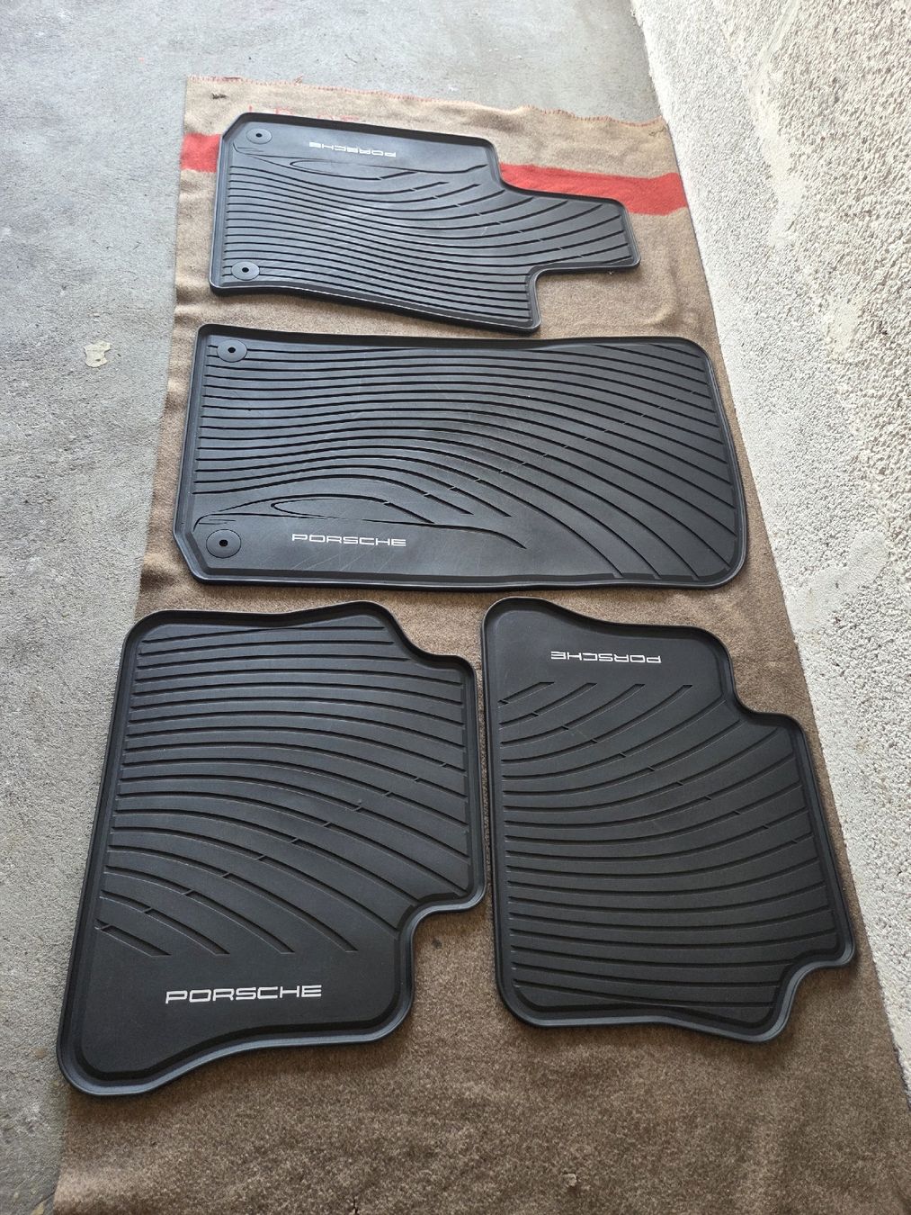 Porsche Tappeti & Tappetini: Porsche Panamera Allwetterfussmatten – Usato da Adliswil venduto da Ducatisti77 1