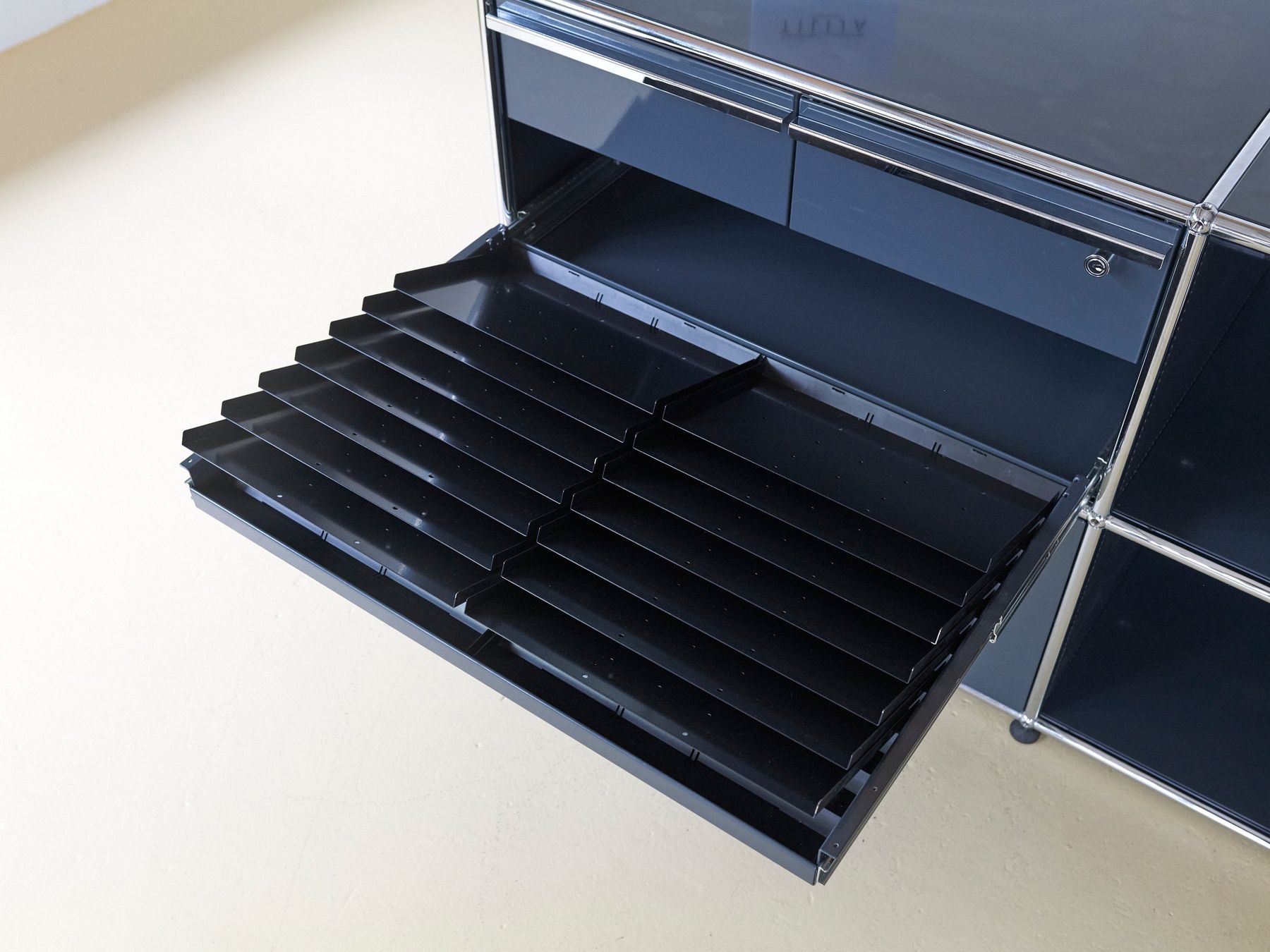 USM Commodes: USM Haller Druckermöbel | Anthrazitgrau | Neuwertig – D'occasion à Meinisberg par atelier_TILIJA 4