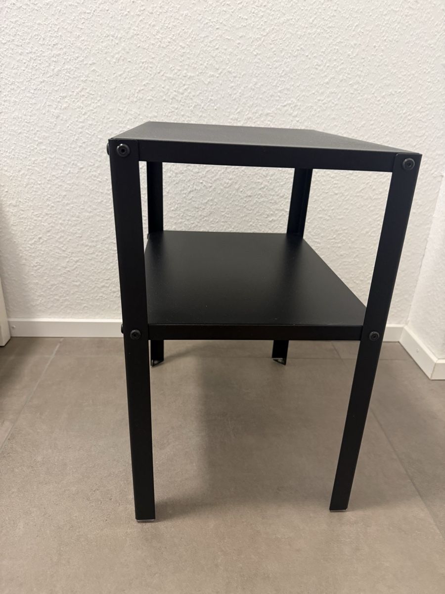 Comodini: Ikea black metal bench-bedside table perfect condition – Usato da Binningen venduto da eli_9psr 1