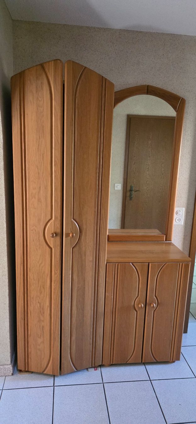 Guardaroba: Garderoben-Schrank mit Spiegel – Usato da Aarburg venduto da ebbe_im_portemonnaie